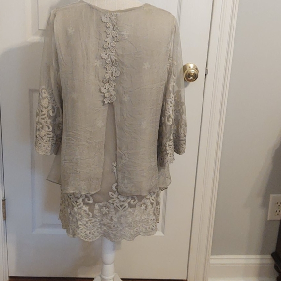 Tunic/Blouse - Picture 4 of 4